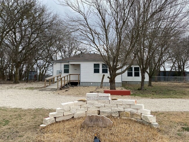 Building Photo - 2 BEDROOM COUNTRY LIVING