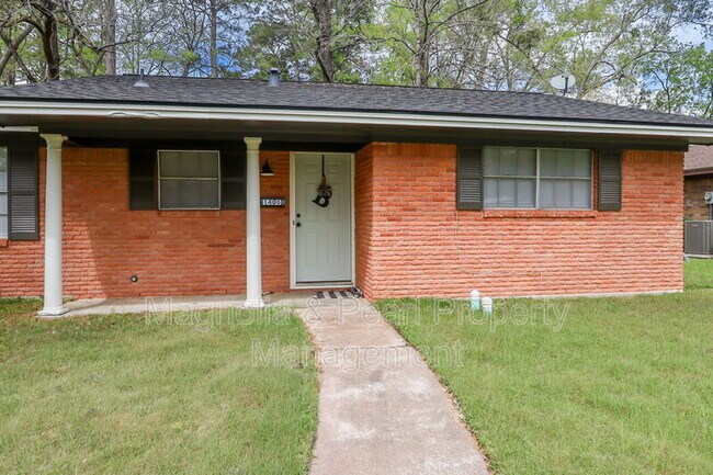 Photo - 1406 Russell Ave