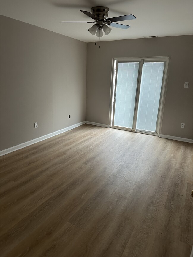 Photo - 8034 Craig St