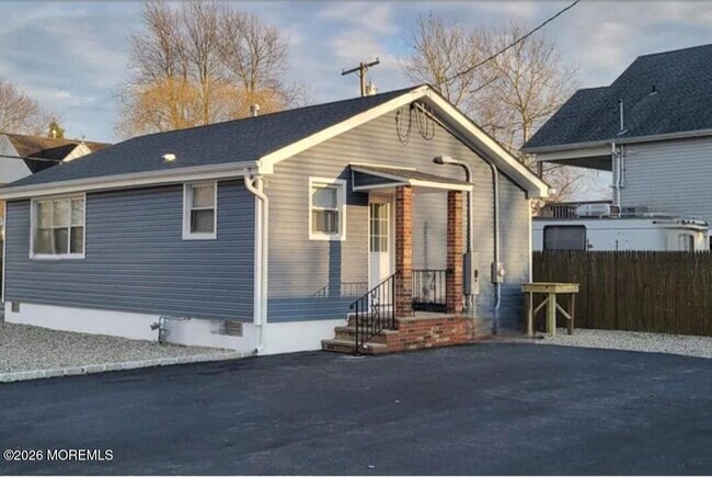 Building Photo - 700 Anglesea Ave