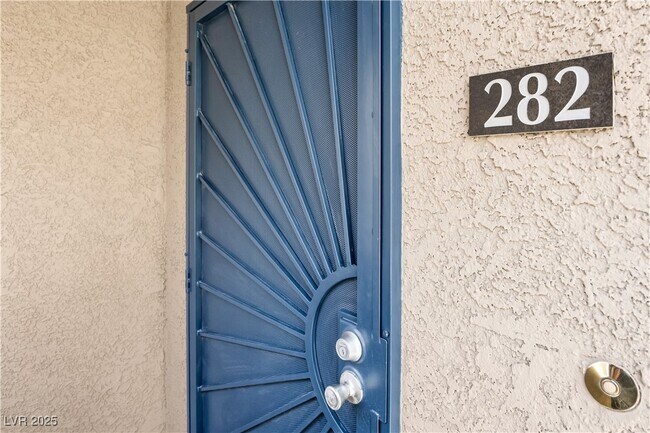 Photo - 10245 S Maryland Pkwy Unidad 282 Rental