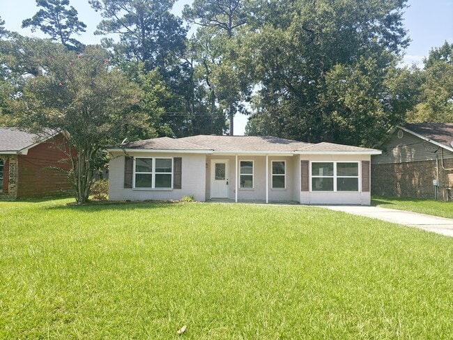 Building Photo - 371 Forest Loop Rental