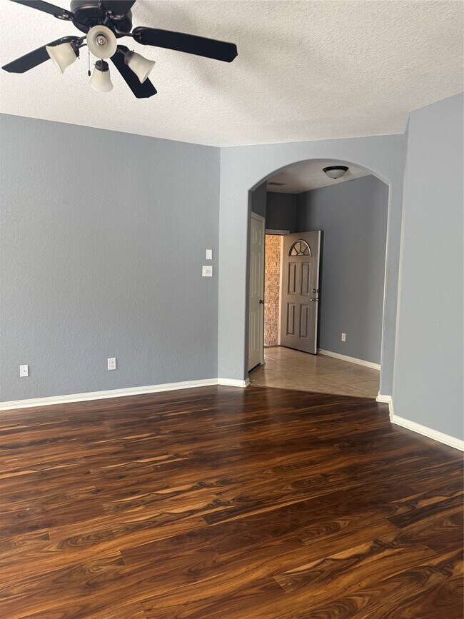 Photo - 10914 Overland Trail Dr