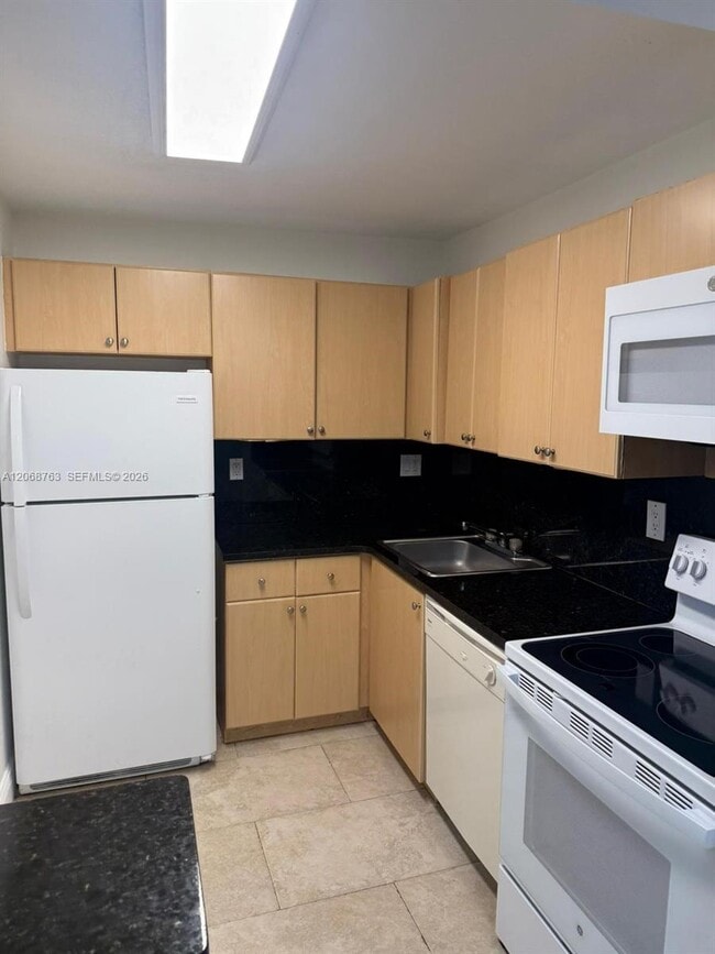 Photo - 7110 NW 179th St Unidad 310