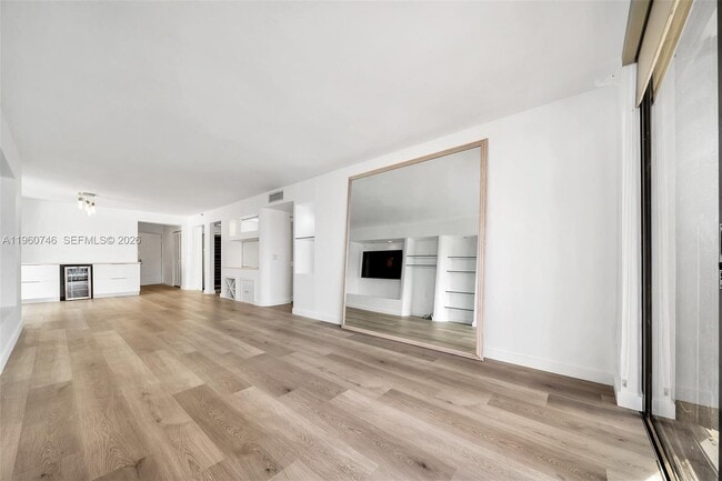 Photo - 6061 Collins Ave Unidad 7A