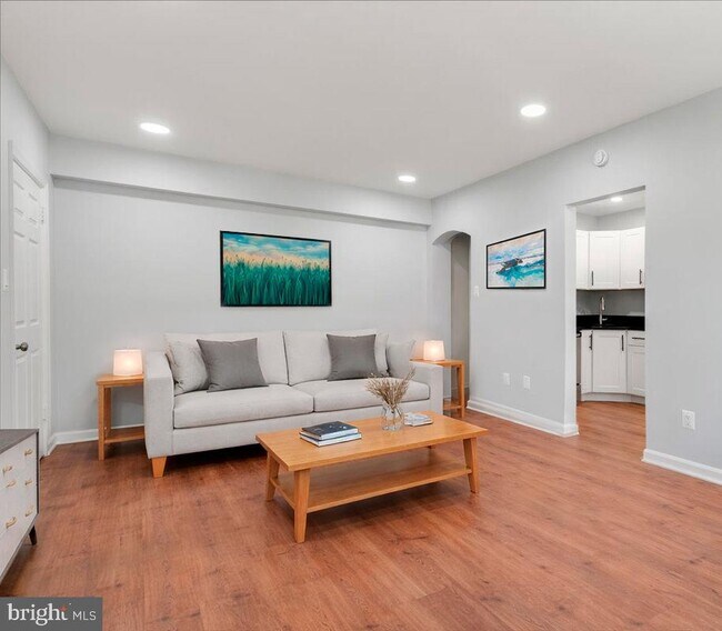 Photo - 1909 N Rhodes St Unidad 25