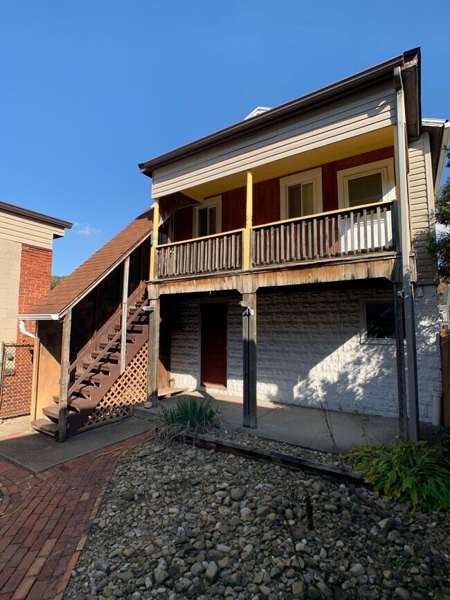 Photo - Cozy 1-Bedroom House With Garage!!