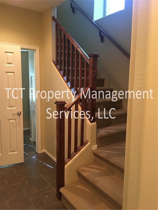 Photo - Upgraded Beautiful 3 bedroom 2.5 bath townhouse in The Cottages