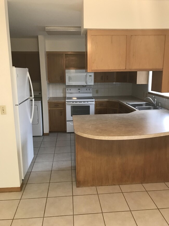 112 W 6th St