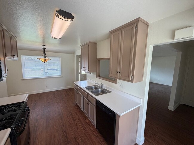 Photo - 465 Stansbury Dr