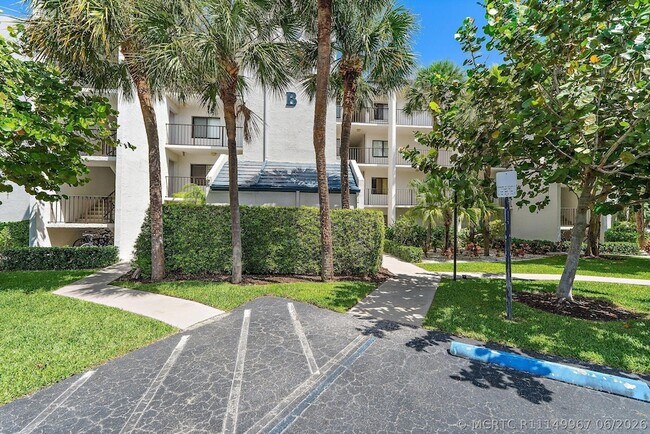 1605 S US Hwy 1 Unit B205