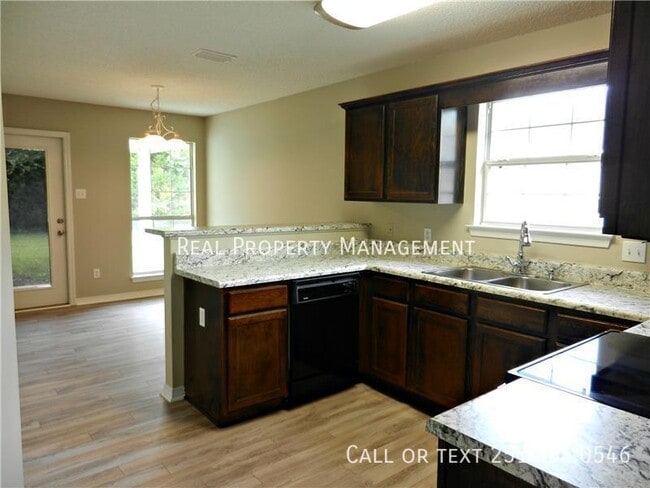 Photo - 832 Hamilton Bridges Dr W