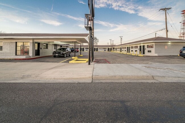 Photo - La Luna Luxury Suites Unit 620 W Amarillo Blvd #01