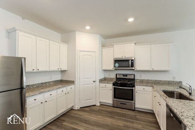 Photo - 10823 Juliette Pass