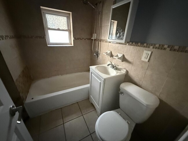 Photo - 139 W 54th St Unidad 3R