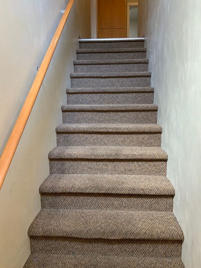 Photo - 3 Bedroom, 2.5 Bathroom Close to UO Campus Unit 585 E 14th Ave #6