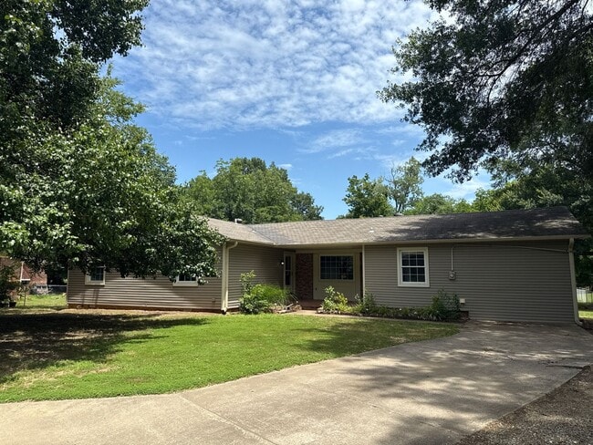 Photo - 204 N 57th St Casa
