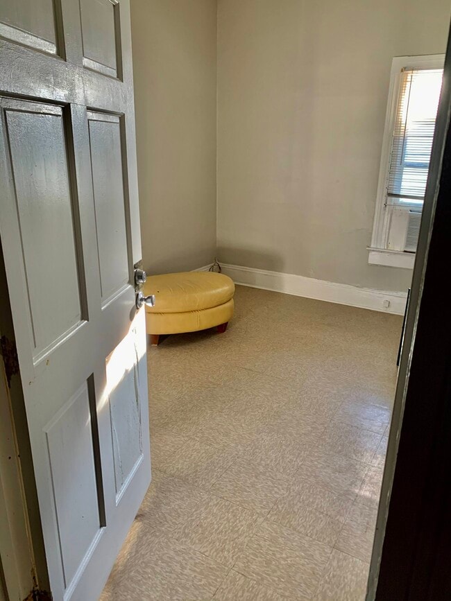 Photo - 565 10th St NW