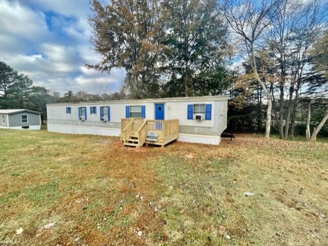Photo - Must see this adorable 3 bedroom 1.5 bath ...