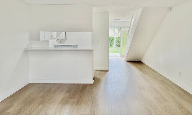 Townhome 2 bed 1.5 Bath in Anaheim