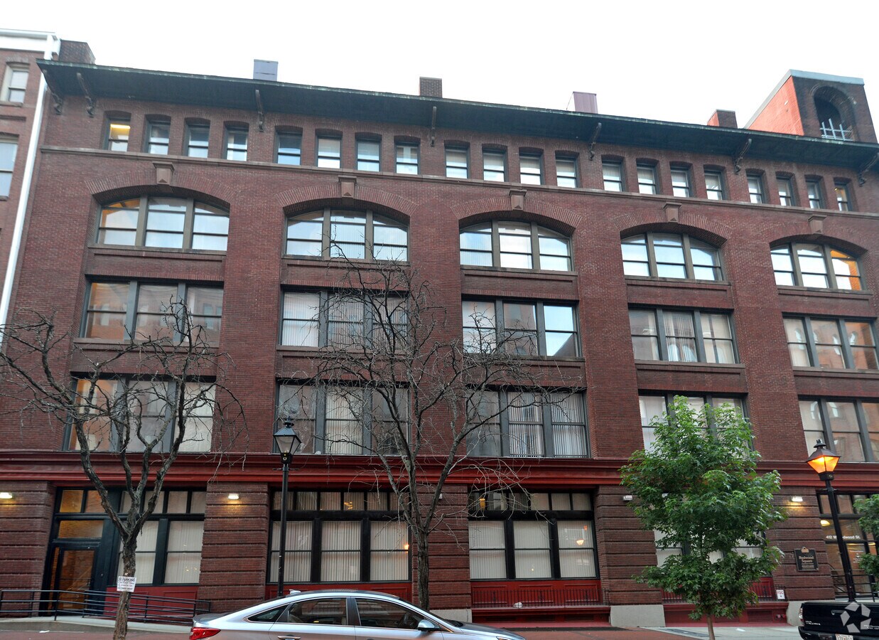 Vista desde el sur - Redwood Square Apartments