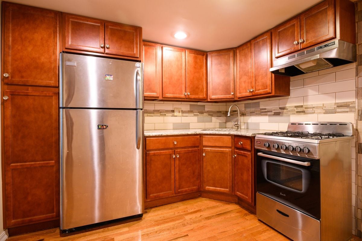 Photo - 682 E 40th St Unidad 1