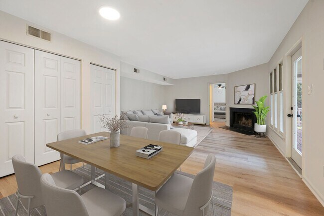 Photo - Fully Renovated Condo in Heart of Raleigh near Rex Hospital & NC State University Unidad 102