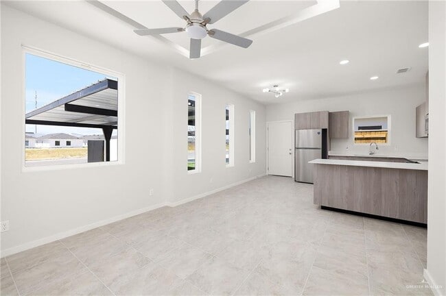 Building Photo - 402 N Alexandrite Ave Unit 1 Rental