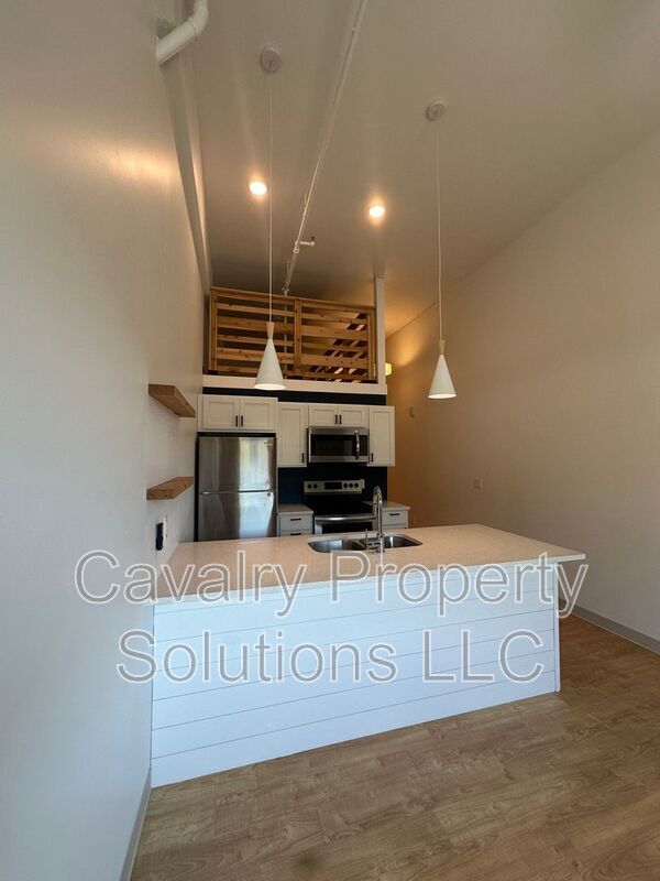 Photo - 1831 W Michigan St
