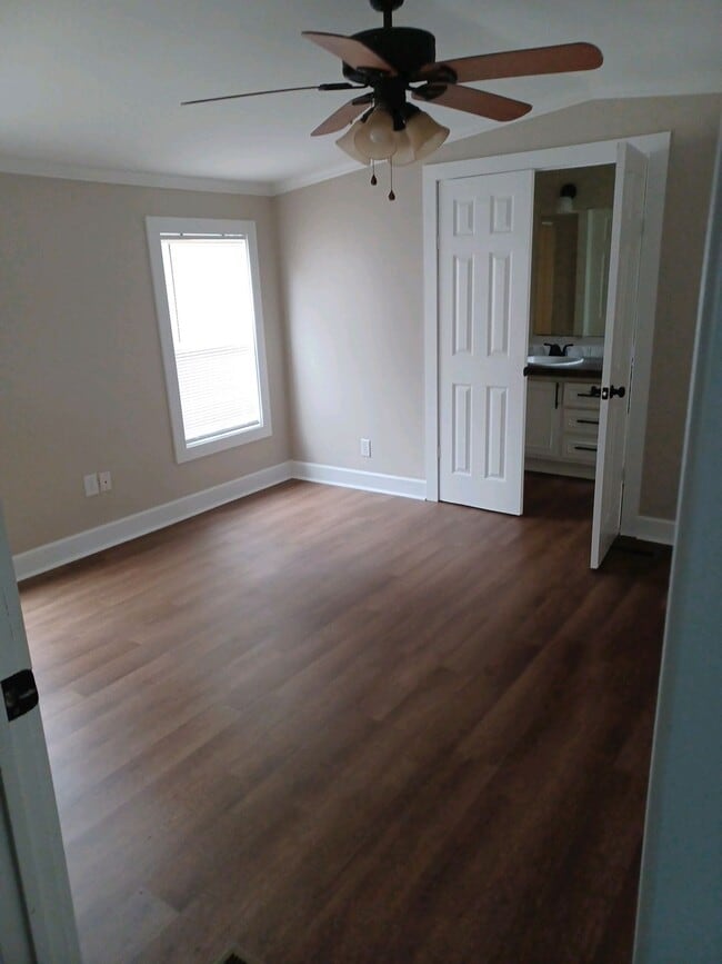 Photo - 890 Rough Edge Rd