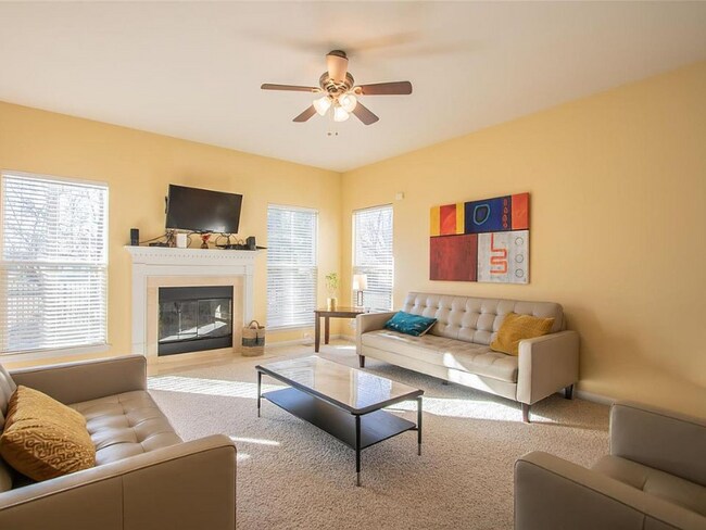 Photo - 320 Willott Square Dr