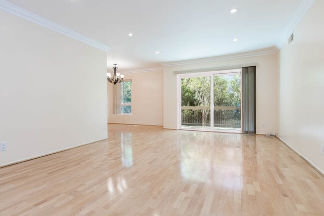 Photo - 1242 S Barrington Ave Unit 302