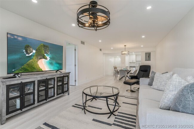 Photo - 411 S Hollybrook Dr Unit 109