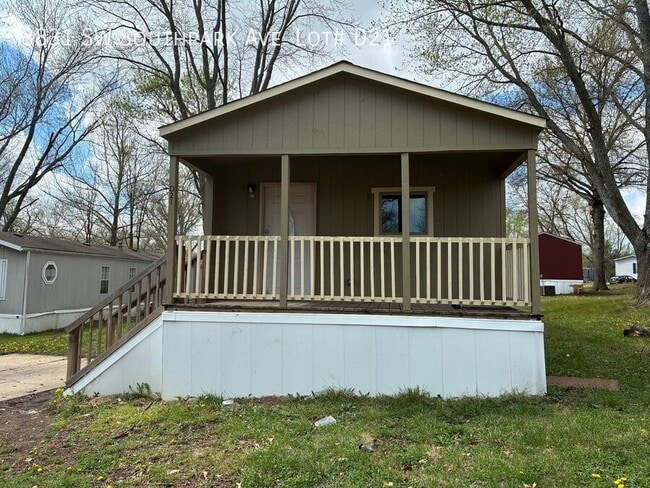 Building Photo - 3831 SW South Park Ave
