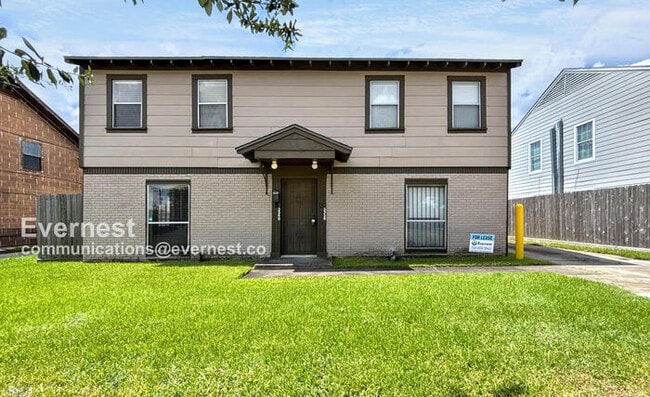 Building Photo - 3340 Blodgett St Rental