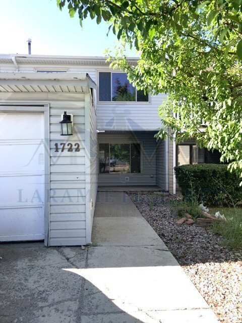 Building Photo - 3 Bedroom 2.5 Bathroom Townhouse