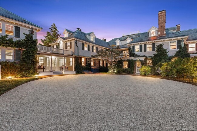 Photo - 94 Quogue St