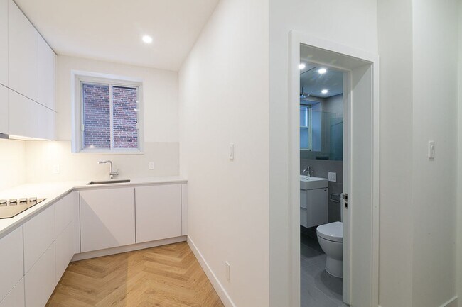 Photo - 2068 Rue Sherbrooke O Unit 15