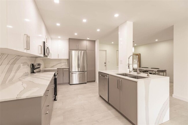 Building Photo - 4100 N 58th Ave Unit 208 Rental