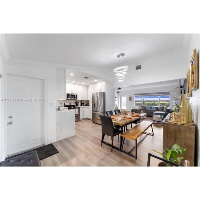 Photo - 820 SW 17th Ave