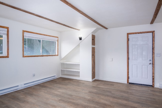 Photo - 33976 U.S. Hwy 2 W Unidad 33976