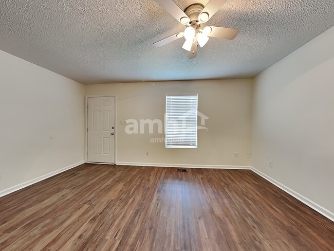 Photo - 221 Dogwood Ave