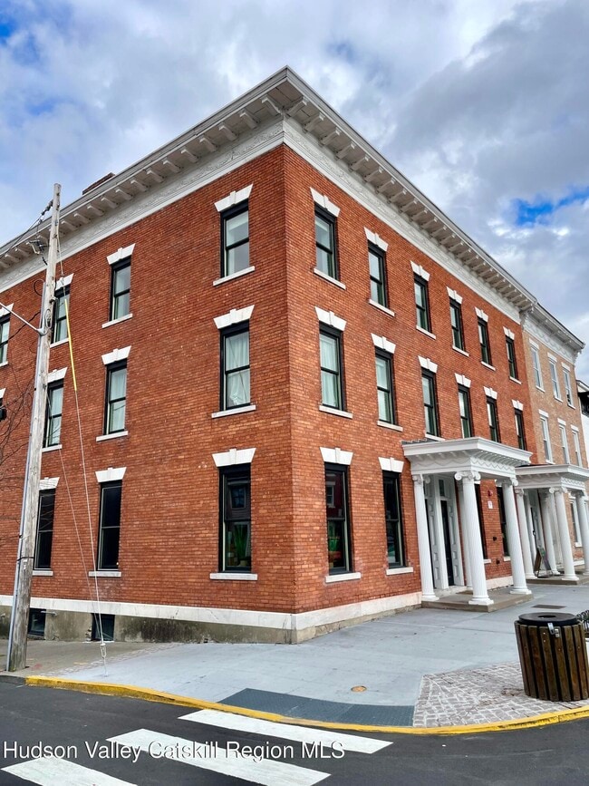 Building Photo - 202 Warren St