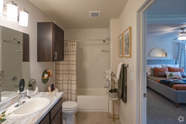 1BR, 1BA - 789SF - Bathroom