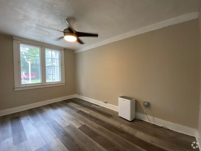 Building Photo - LIMITED TIME SPECIAL $500 OFF ONE MONTH'S ... Unit 2 Rental