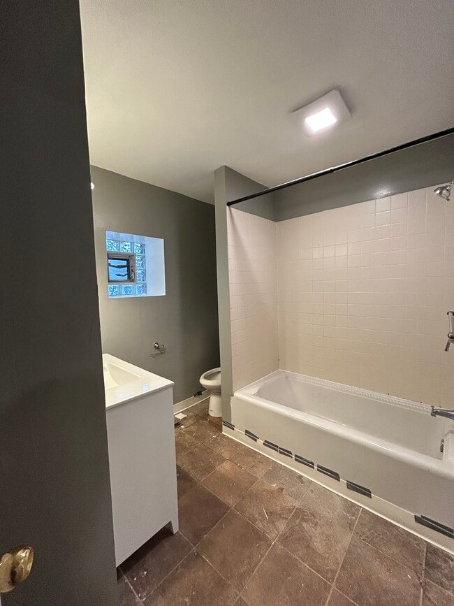 Photo - 2900 S Quinn St Unidad 1F