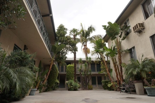 El Hobart Riviera Apartaments - 334 S. Hobart Blvd