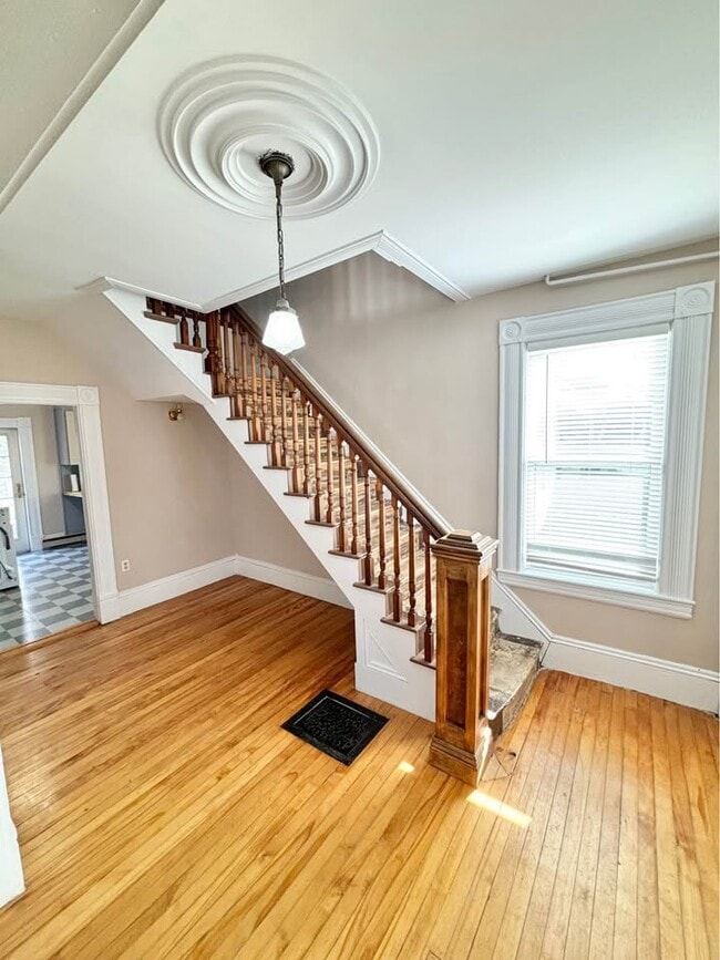 Photo - 128 Gill St