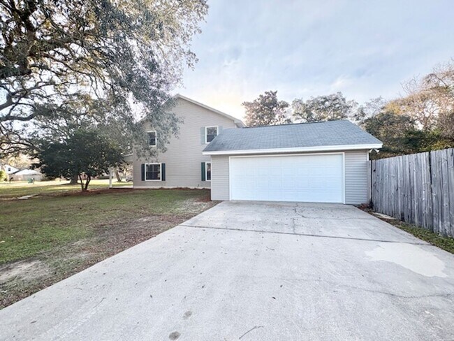 Photo - 720 Valparaiso Blvd