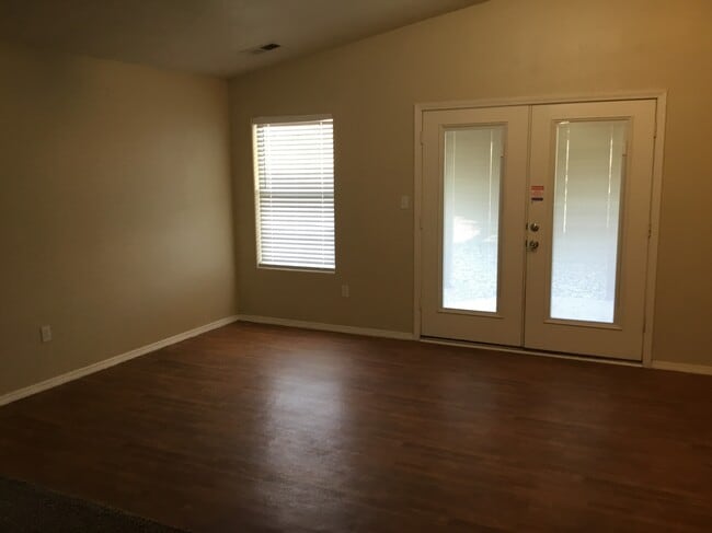 Photo - 5849 Sandoval Dr NE